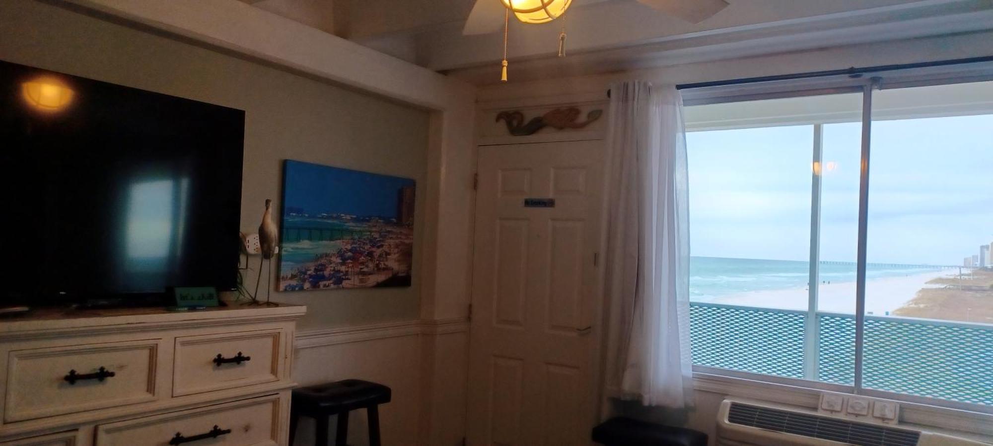 Couples Getaway, Honeymoon Sweet, Perfectly Cozy Beach Front Condo With Kitchen, Pool, Free Parking,Check-In At Door Panama City Beach Exterior photo