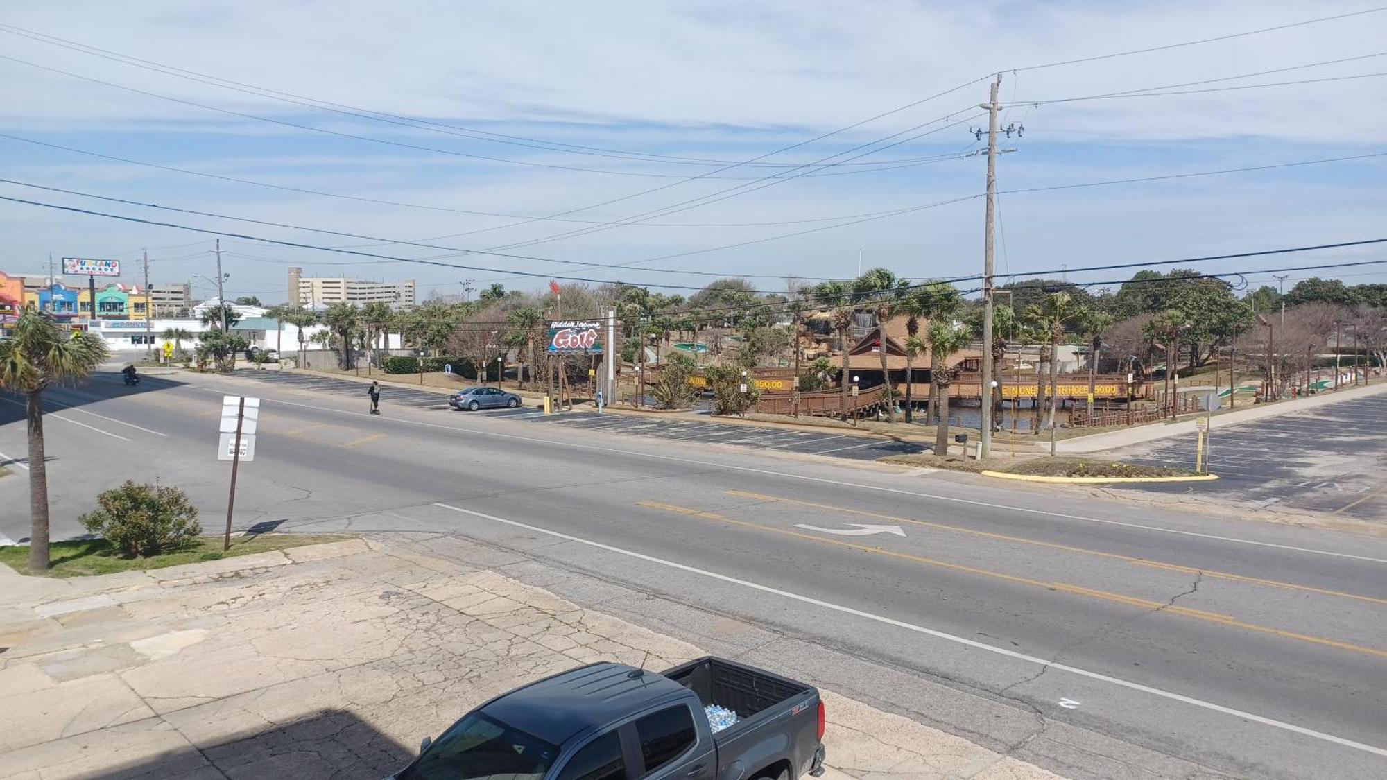Couples Getaway, Honeymoon Sweet, Perfectly Cozy Beach Front Condo With Kitchen, Pool, Free Parking,Check-In At Door Panama City Beach Room photo