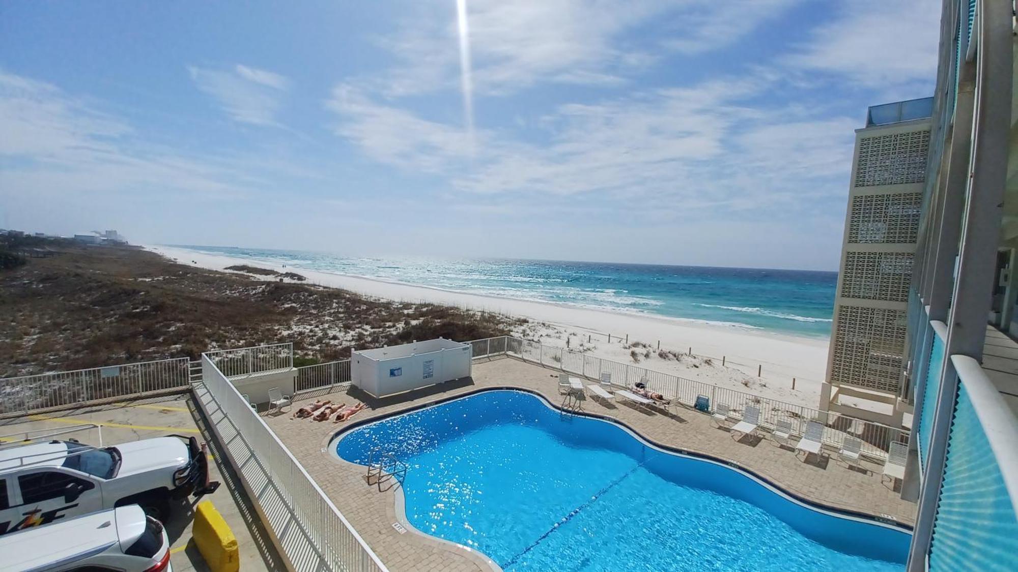 Couples Getaway, Honeymoon Sweet, Perfectly Cozy Beach Front Condo With Kitchen, Pool, Free Parking,Check-In At Door Panama City Beach Room photo