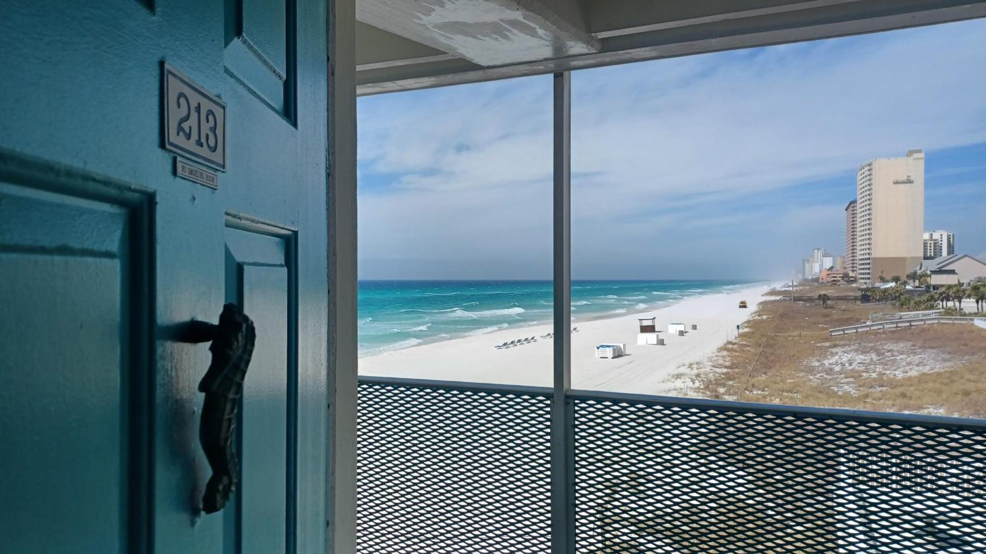 Couples Getaway, Honeymoon Sweet, Perfectly Cozy Beach Front Condo With Kitchen, Pool, Free Parking,Check-In At Door Panama City Beach Exterior photo